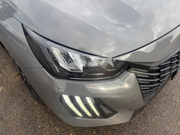 PEUGEOT 208 1.2 Hybrid Allure