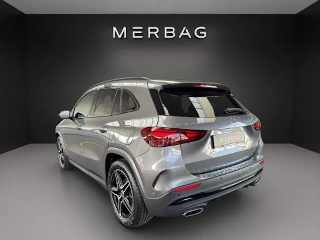 MERCEDES-BENZ GLA 200 Night Star 7G-D