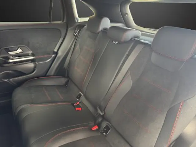 MERCEDES-BENZ GLA 200 Night Star 7G-D