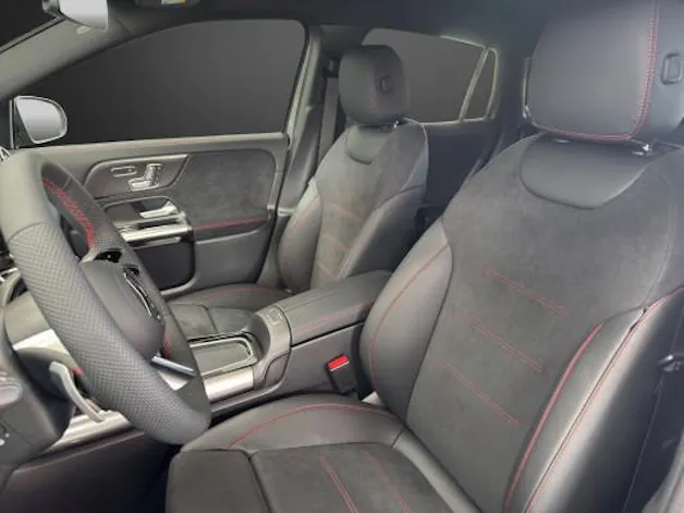MERCEDES-BENZ GLA 200 Night Star 7G-D