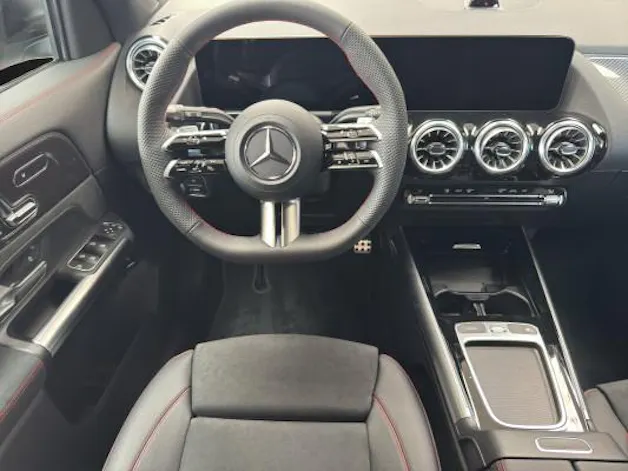 MERCEDES-BENZ GLA 200 Night Star 7G-D