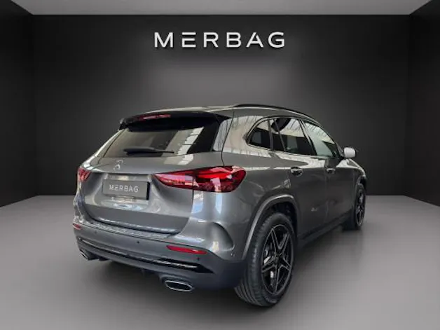 MERCEDES-BENZ GLA 200 Night Star 7G-D