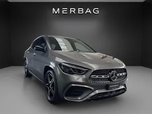 MERCEDES-BENZ GLA 200 Night Star 7G-D