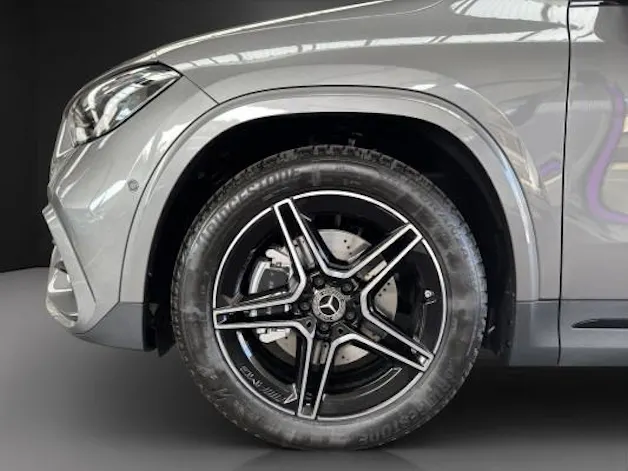 MERCEDES-BENZ GLA 200 Night Star 7G-D