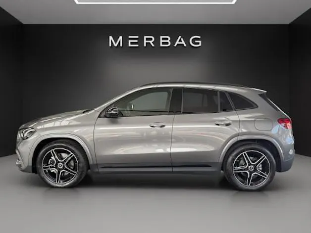 MERCEDES-BENZ GLA 200 Night Star 7G-D