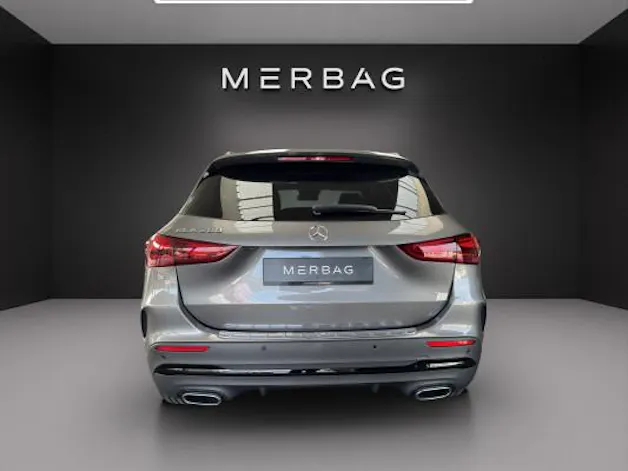 MERCEDES-BENZ GLA 200 Night Star 7G-D