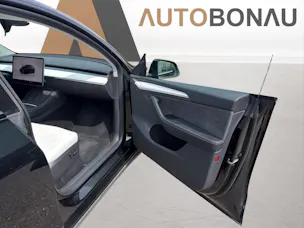 Tesla Model Y Performance D SOH 95.5% Weisses Interieur