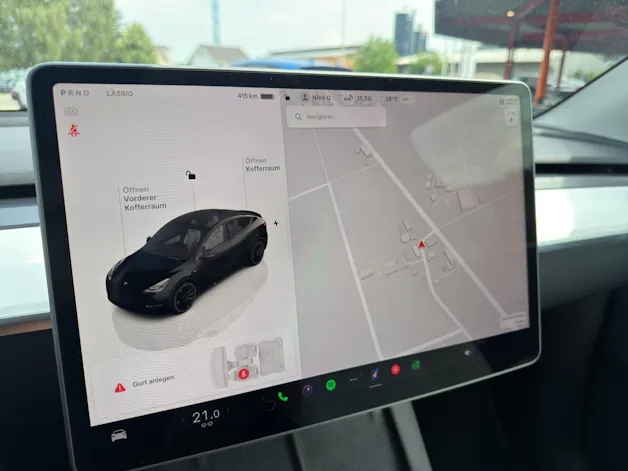 Tesla Model Y Performance D SOH 95.5% Weisses Interieur