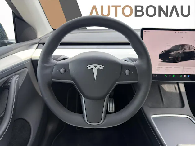 Tesla Model Y Performance D SOH 95.5% Weisses Interieur