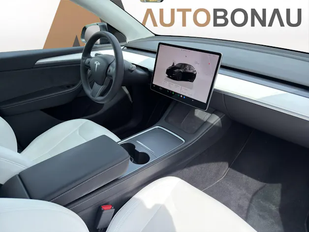 Tesla Model Y Performance D SOH 95.5% Weisses Interieur