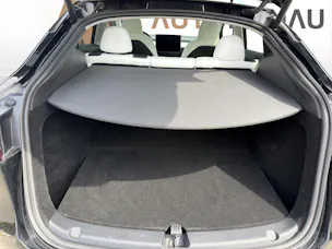 Tesla Model Y Performance D SOH 95.5% Weisses Interieur