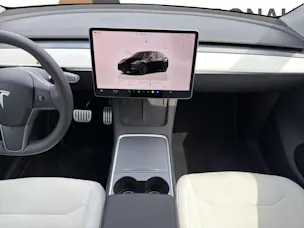 Tesla Model Y Performance D SOH 95.5% Weisses Interieur