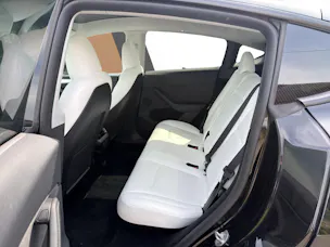 Tesla Model Y Performance D SOH 95.5% Weisses Interieur