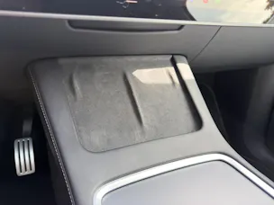 Tesla Model Y Performance D SOH 95.5% Weisses Interieur