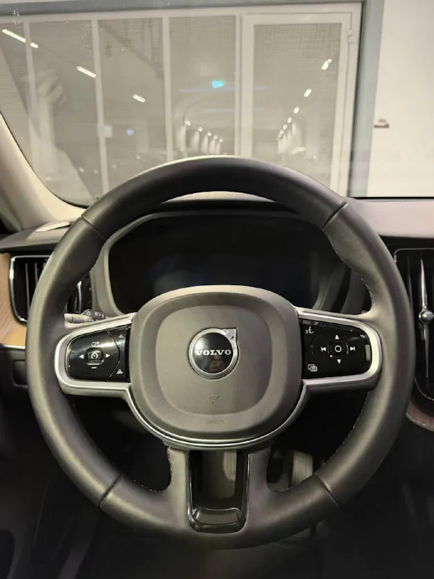 VOLVO XC60 2.0 B5 MH Plus Dark AWD