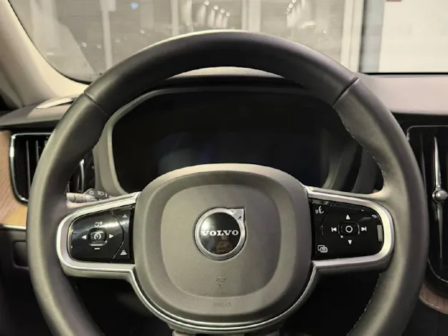 VOLVO XC60 2.0 B5 MH Plus Dark AWD
