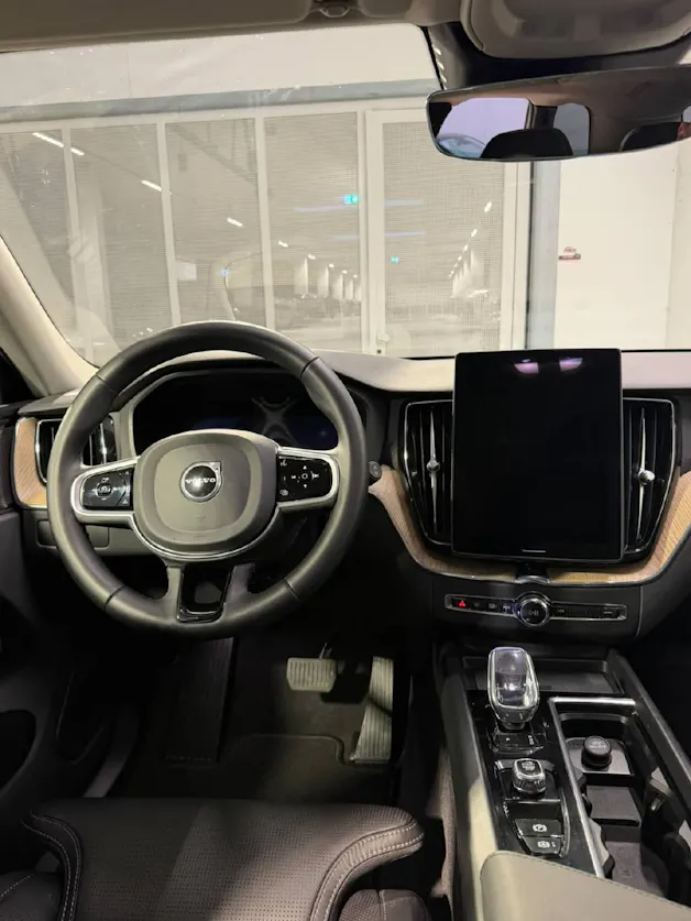 VOLVO XC60 2.0 B5 MH Plus Dark AWD