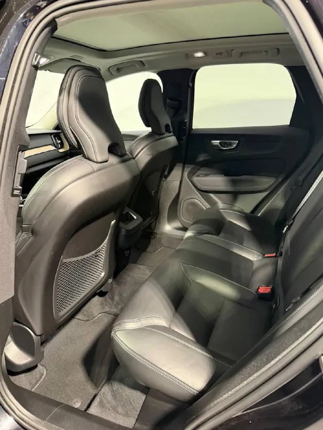 VOLVO XC60 2.0 B5 MH Plus Dark AWD