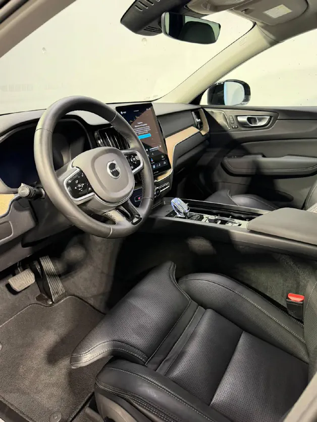 VOLVO XC60 2.0 B5 MH Plus Dark AWD