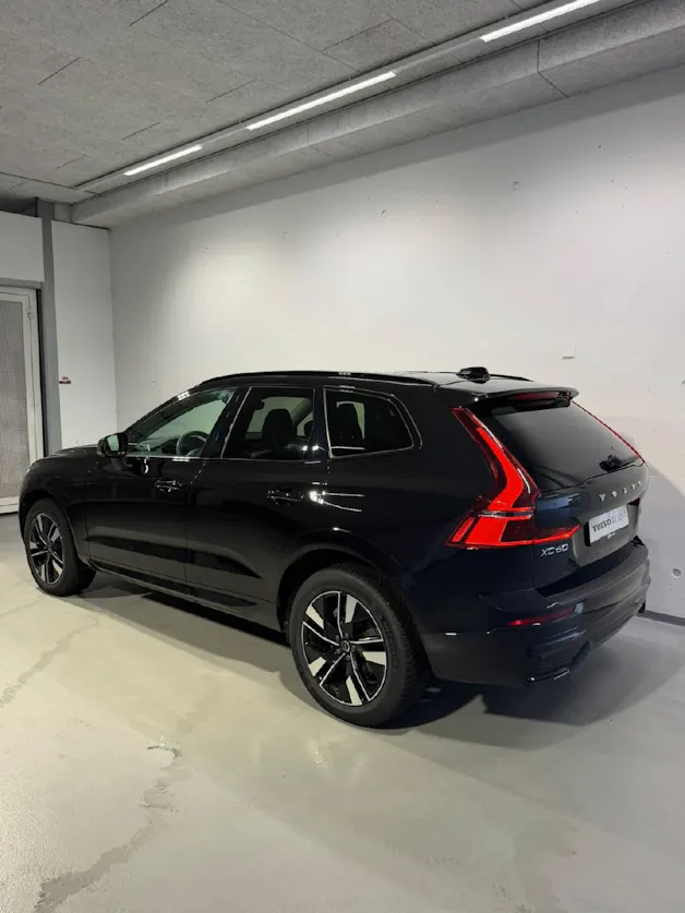 VOLVO XC60 2.0 B5 MH Plus Dark AWD
