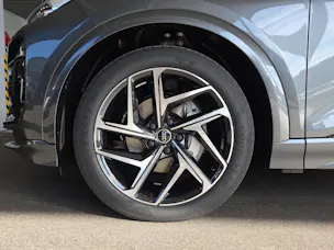 AUDI Q6 e-tron quattro