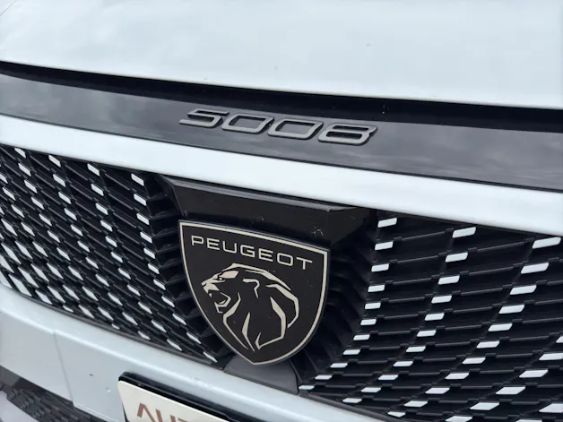 PEUGEOT 5008 1.2 Hybrid e-DCS6 GT 7 Plätzer