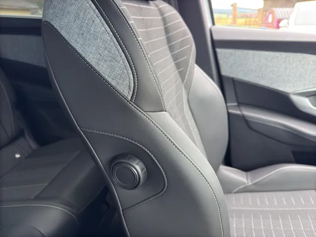PEUGEOT 5008 1.2 Hybrid e-DCS6 GT 7 Plätzer