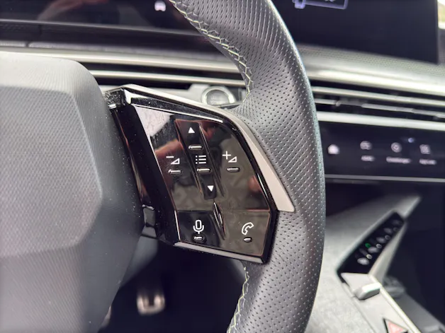 PEUGEOT 5008 1.2 Hybrid e-DCS6 GT 7 Plätzer