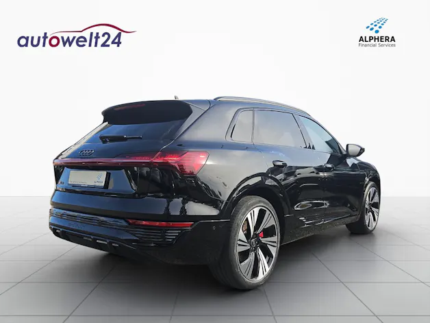 AUDI Q8 55 e-tron Black Edition quattro S-LINE!!!