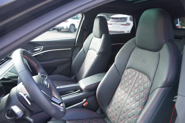 AUDI Q8 55 e-tron Black Edition quattro S-LINE!!!
