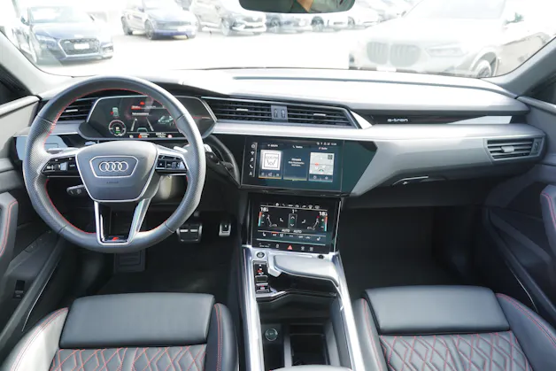 AUDI Q8 55 e-tron Black Edition quattro S-LINE!!!