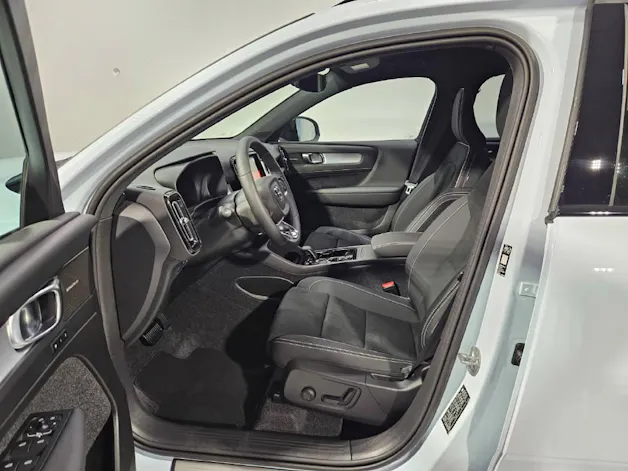 VOLVO XC40 2.0 B3 MH Plus Dark