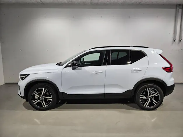 VOLVO XC40 2.0 B3 MH Plus Dark