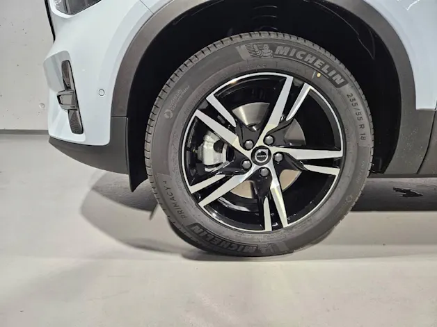 VOLVO XC40 2.0 B3 MH Plus Dark
