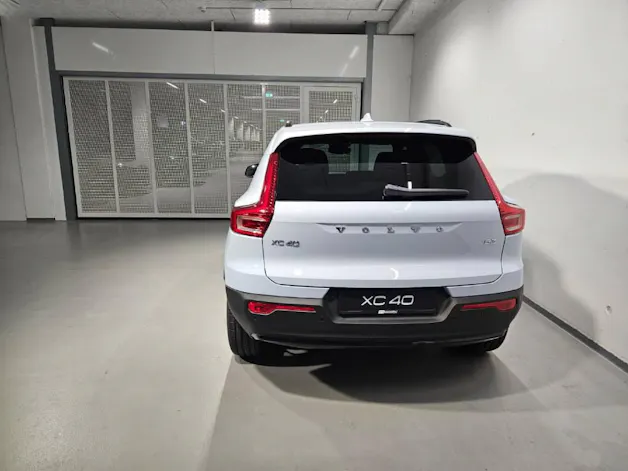 VOLVO XC40 2.0 B3 MH Plus Dark