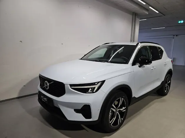 VOLVO XC40 2.0 B3 MH Plus Dark