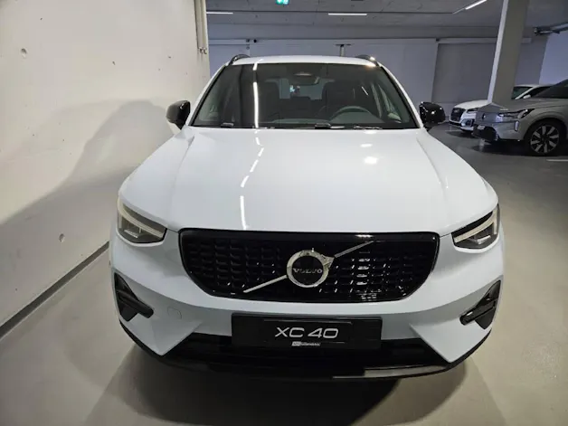 VOLVO XC40 2.0 B3 MH Plus Dark
