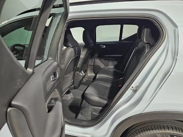 VOLVO XC40 2.0 B3 MH Plus Dark