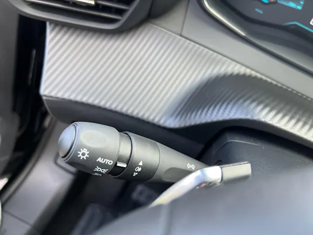 PEUGEOT 2008 1.2 Hybrid 145 Style