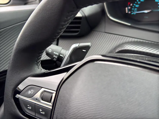 PEUGEOT 2008 1.2 Hybrid 145 Style