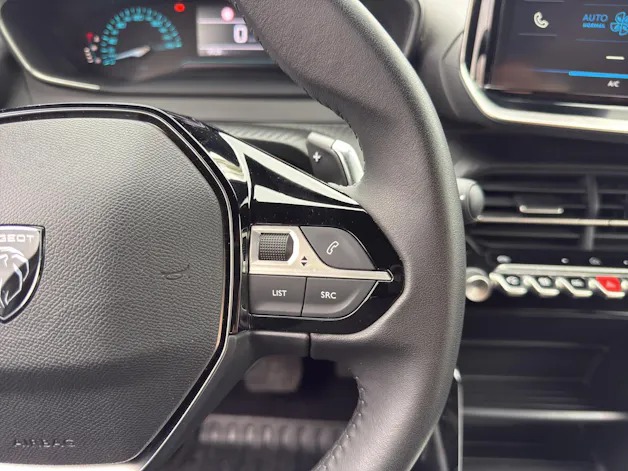 PEUGEOT 2008 1.2 Hybrid 145 Style