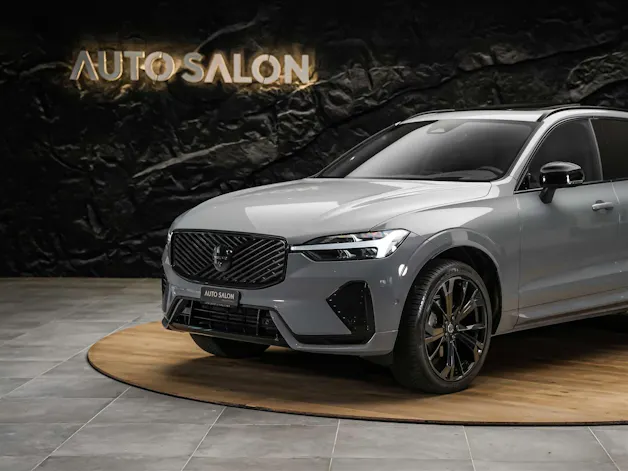 VOLVO XC60 B5 Benzin Mild Hybrid AWD Plus Dark Geartronic *Facelift*Werksgarantie*Panorama*Head-Up*Harman/Kardon*
