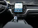 VOLVO XC60 B5 Benzin Mild Hybrid AWD Plus Dark Geartronic *Facelift*Werksgarantie*Panorama*Head-Up*Harman/Kardon*