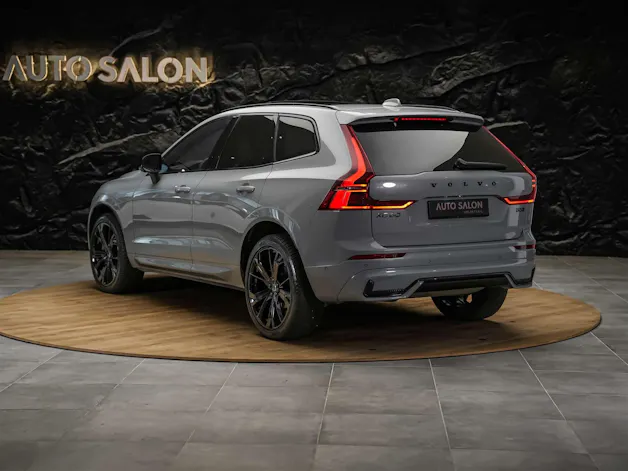 VOLVO XC60 B5 Benzin Mild Hybrid AWD Plus Dark Geartronic *Facelift*Werksgarantie*Panorama*Head-Up*Harman/Kardon*