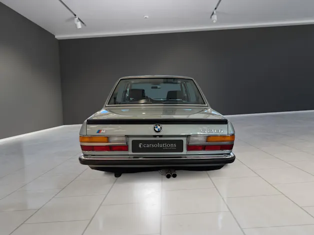 BMW 528i