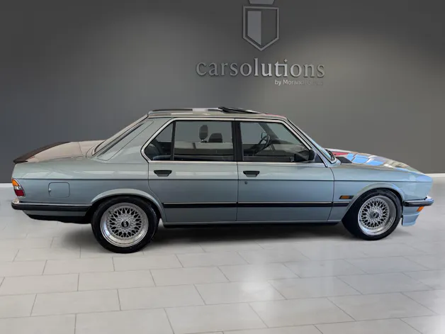 BMW 528i