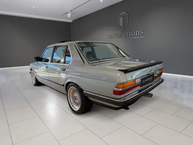 BMW 528i