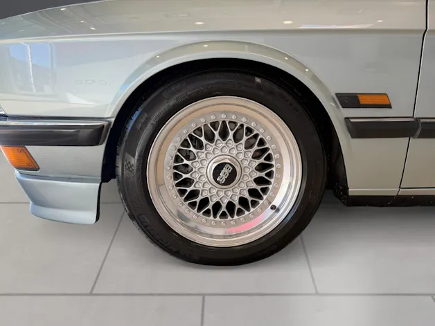 BMW 528i