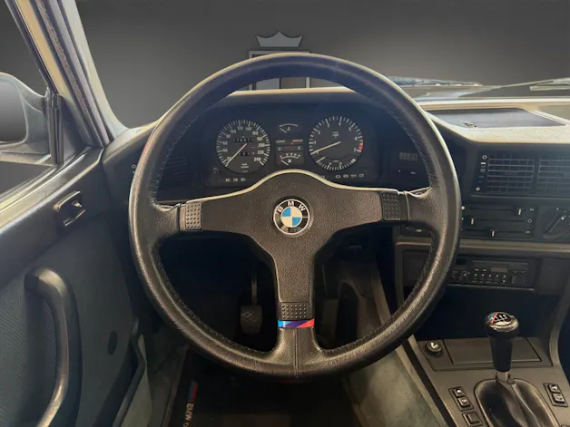 BMW 528i
