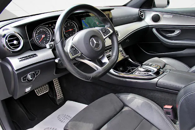 MERCEDES-BENZ E 220 d Swiss Star AMG Line 4Matic 9G-Tronic